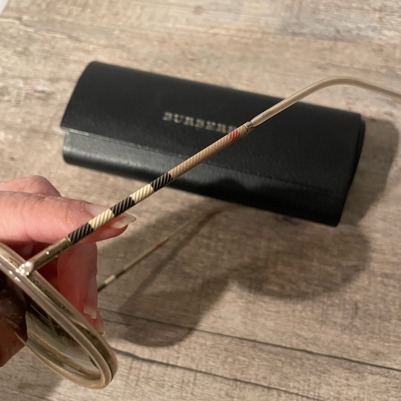 Burberry sunglasses💛 - Picture 3 of 3